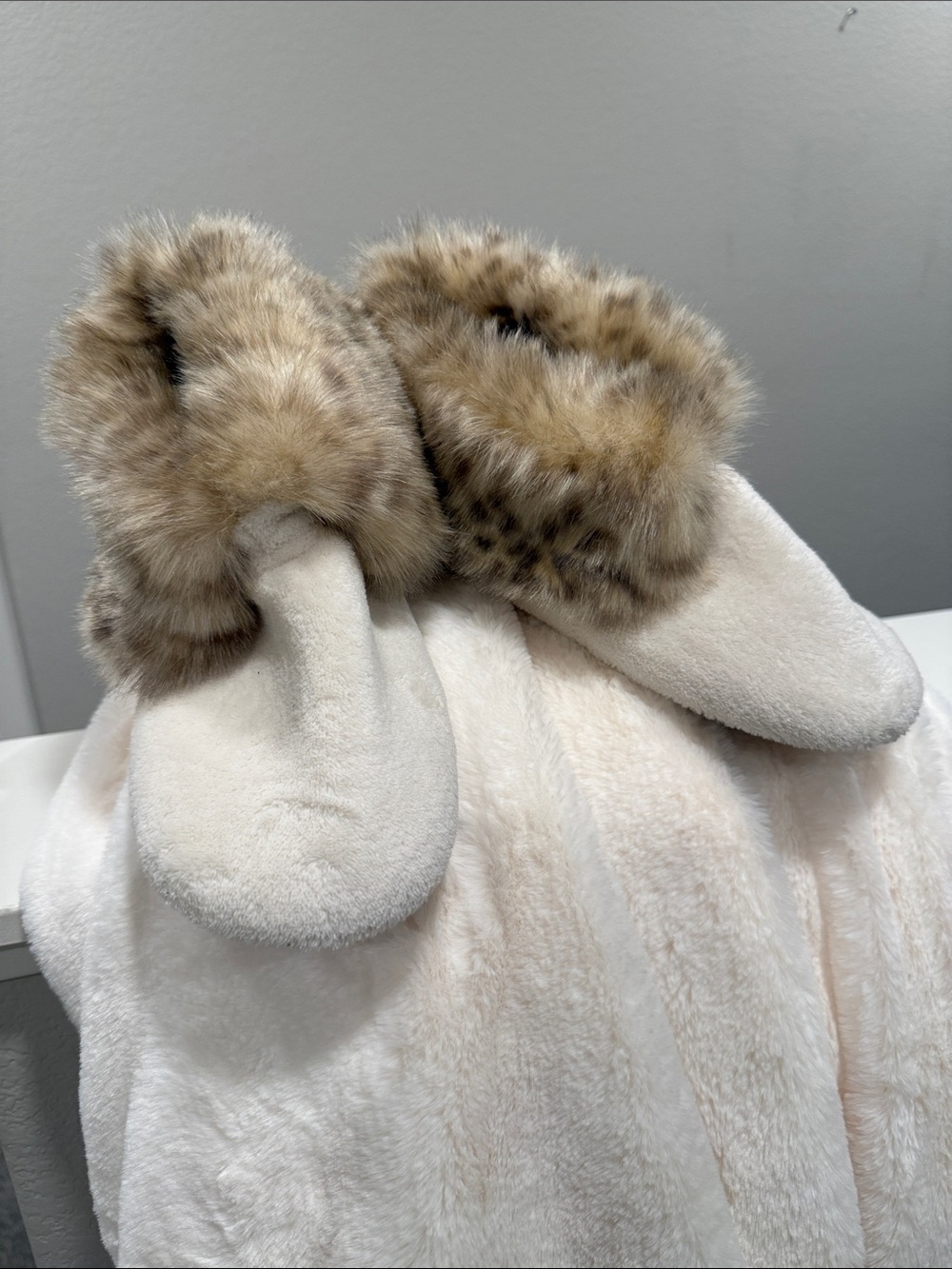 Pottery Barn Cream Faux-Fur Trim Slippers